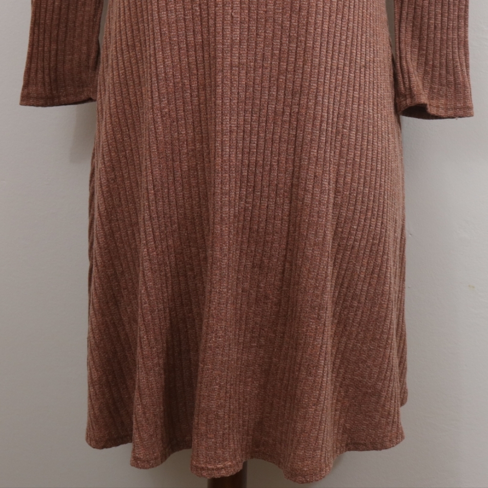Pinc Ribbed Knit Shift Dress - Picture 7 of 9
